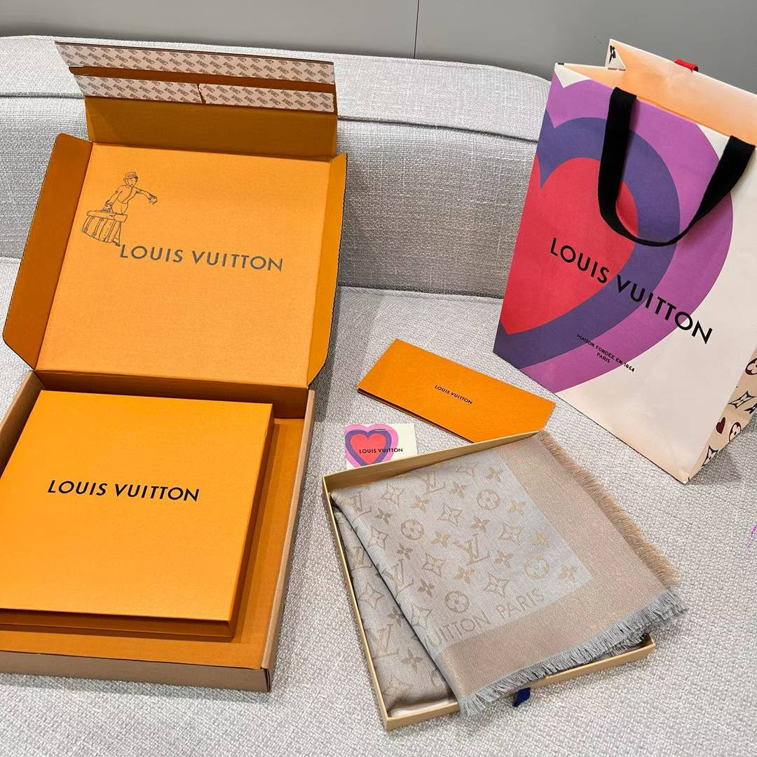 Louis Vuitton M75121 view 8