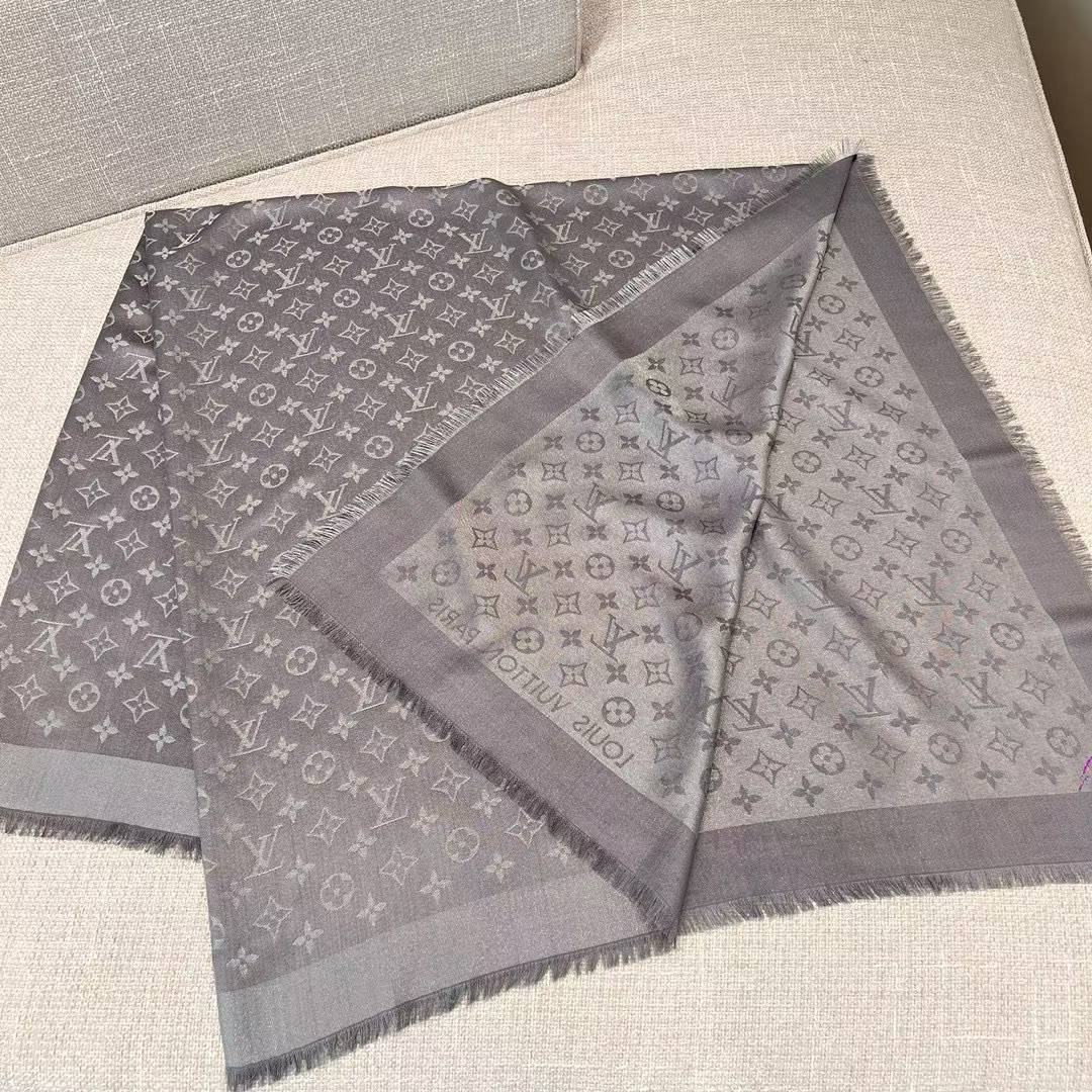Louis Vuitton Scarf M75120 view 1