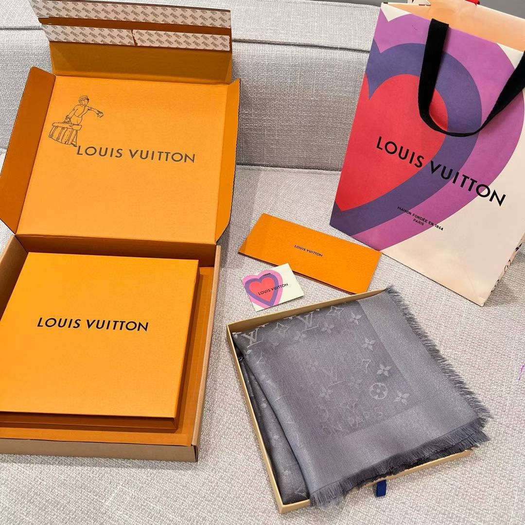 Louis Vuitton Scarf M75120 view 8