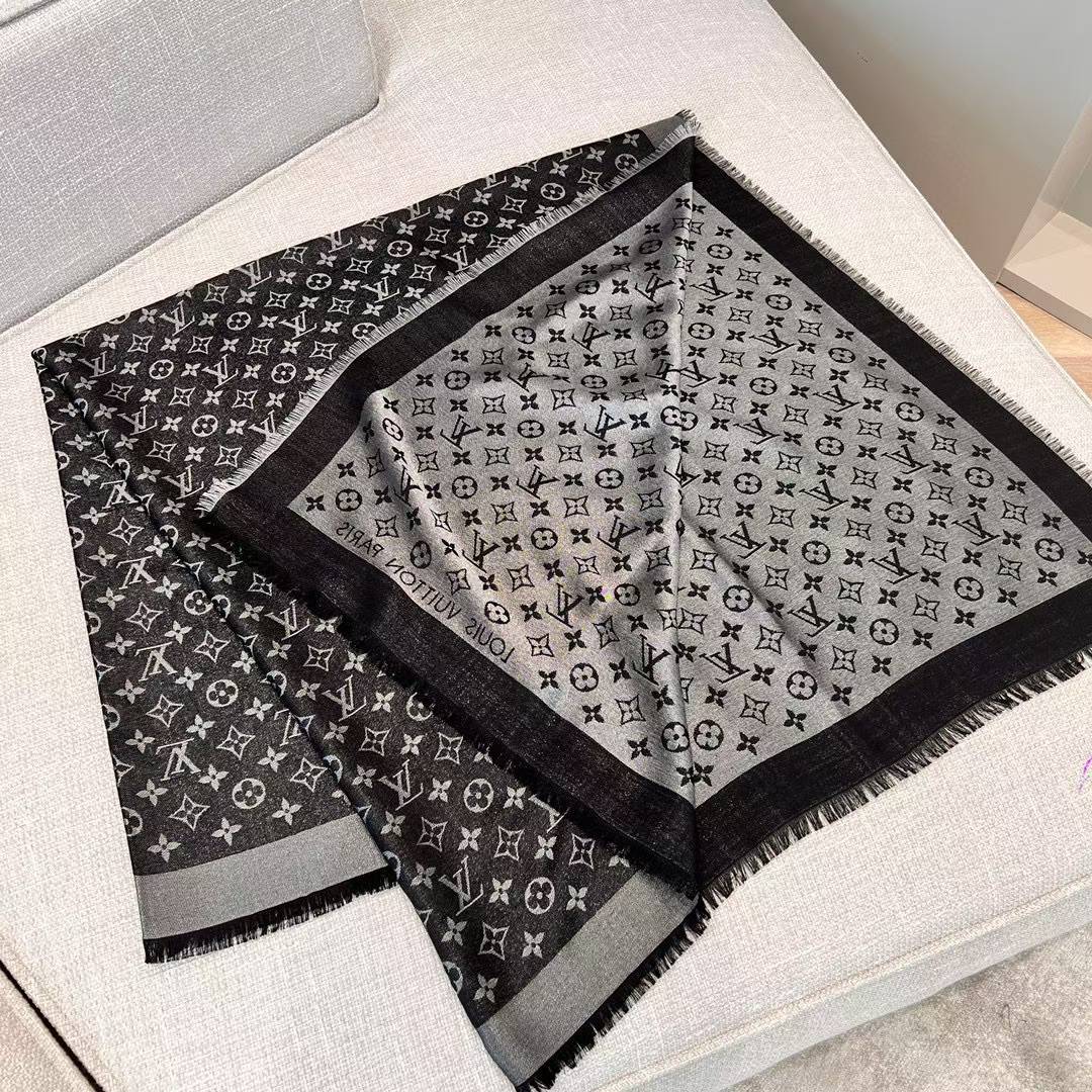 Louis Vuitton Scarf M75123 view 1