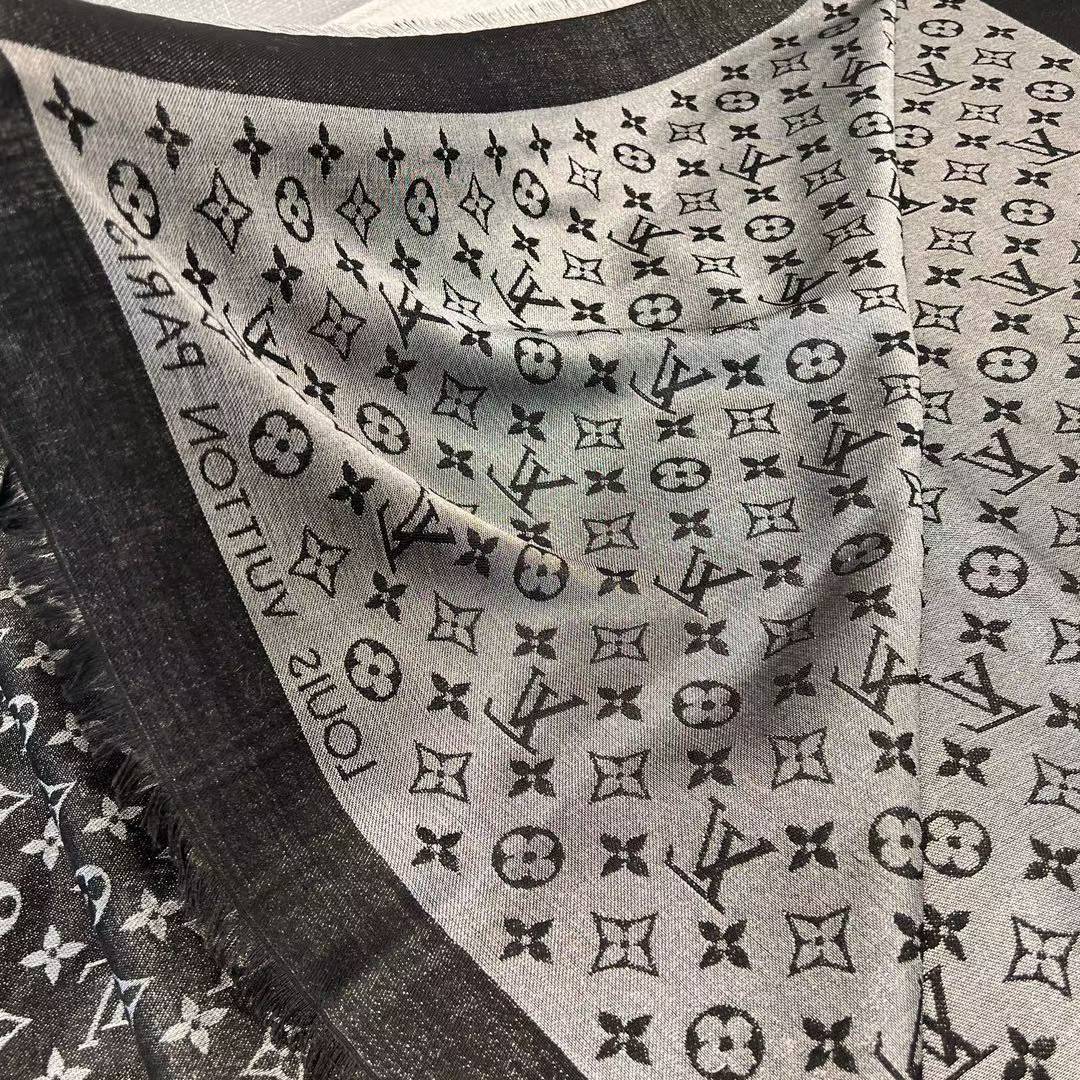Louis Vuitton Scarf M75123 view 3
