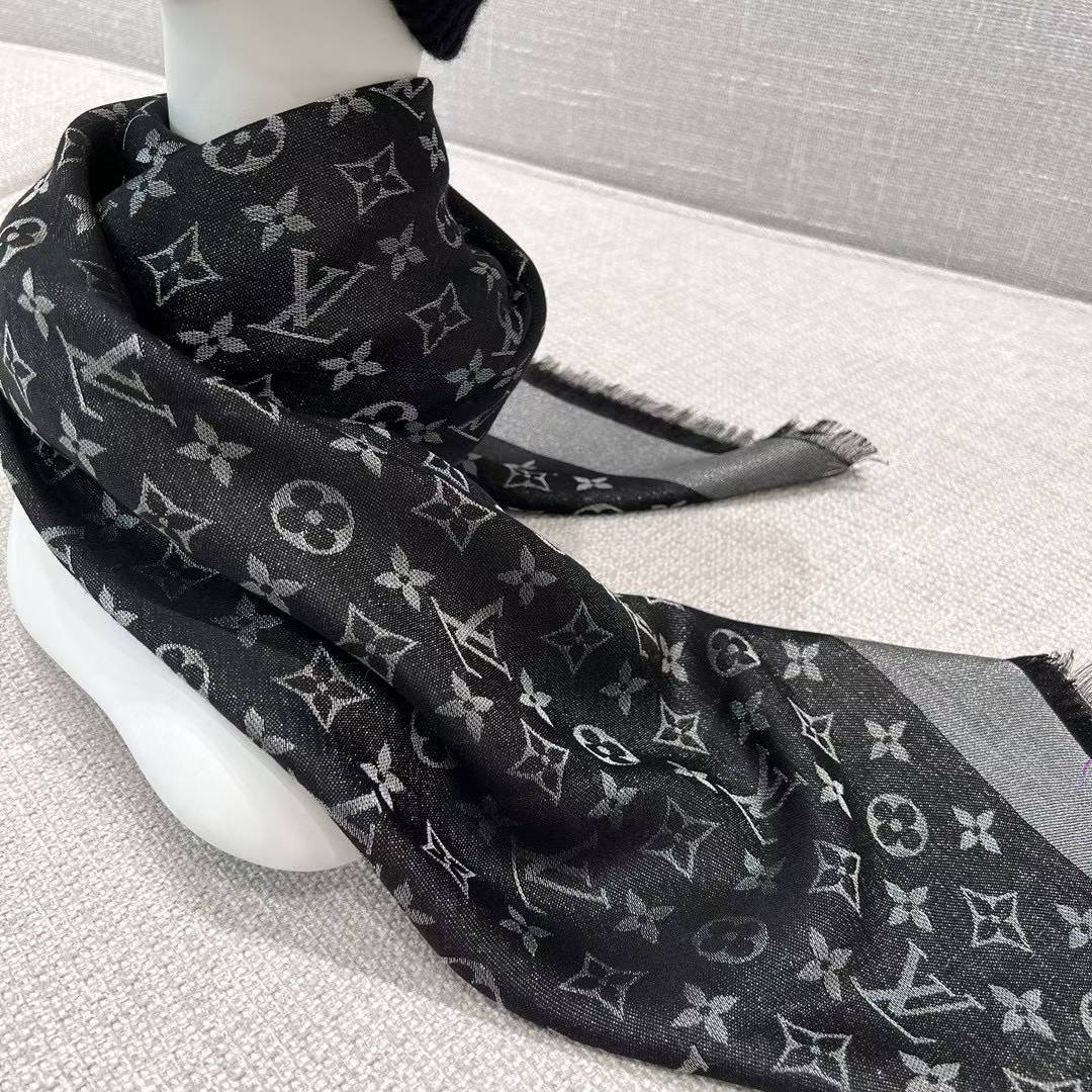 Louis Vuitton Scarf M75123 view 6