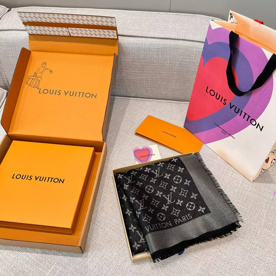 Louis Vuitton Scarf M75123 view 8