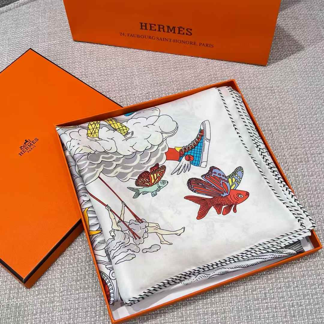 Hermès Square scarf view 5