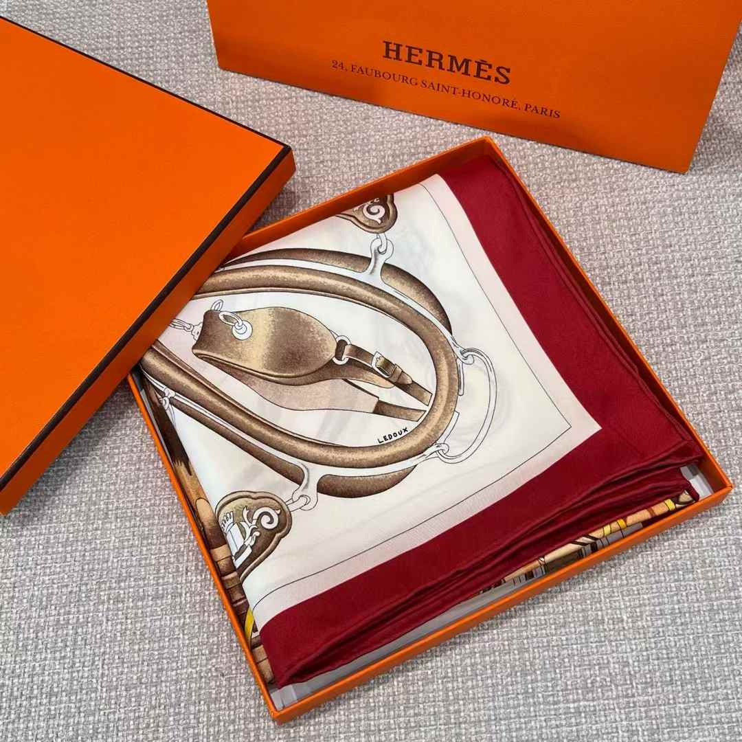 Hermès Square scarf view 5