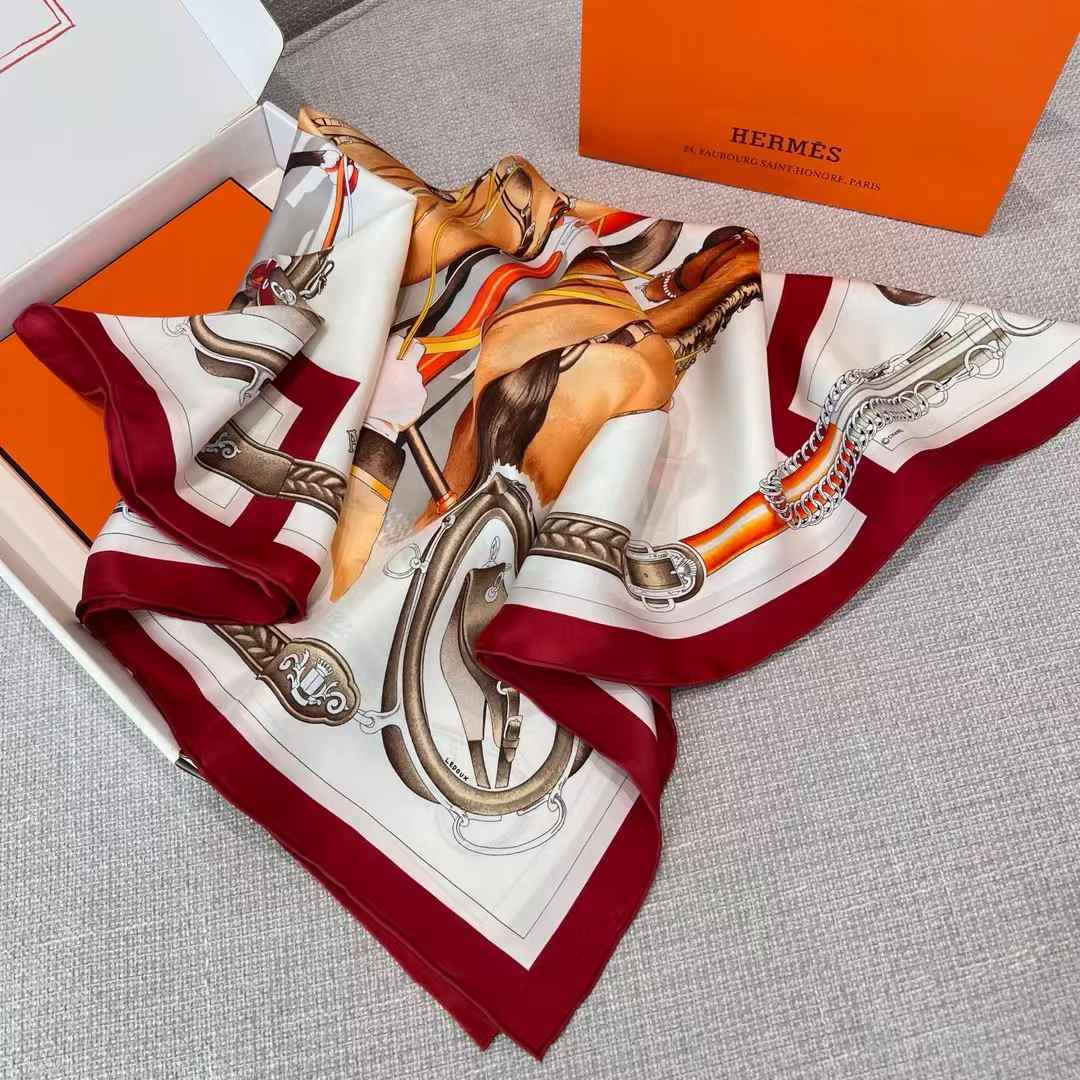 Hermès Square scarf view 7