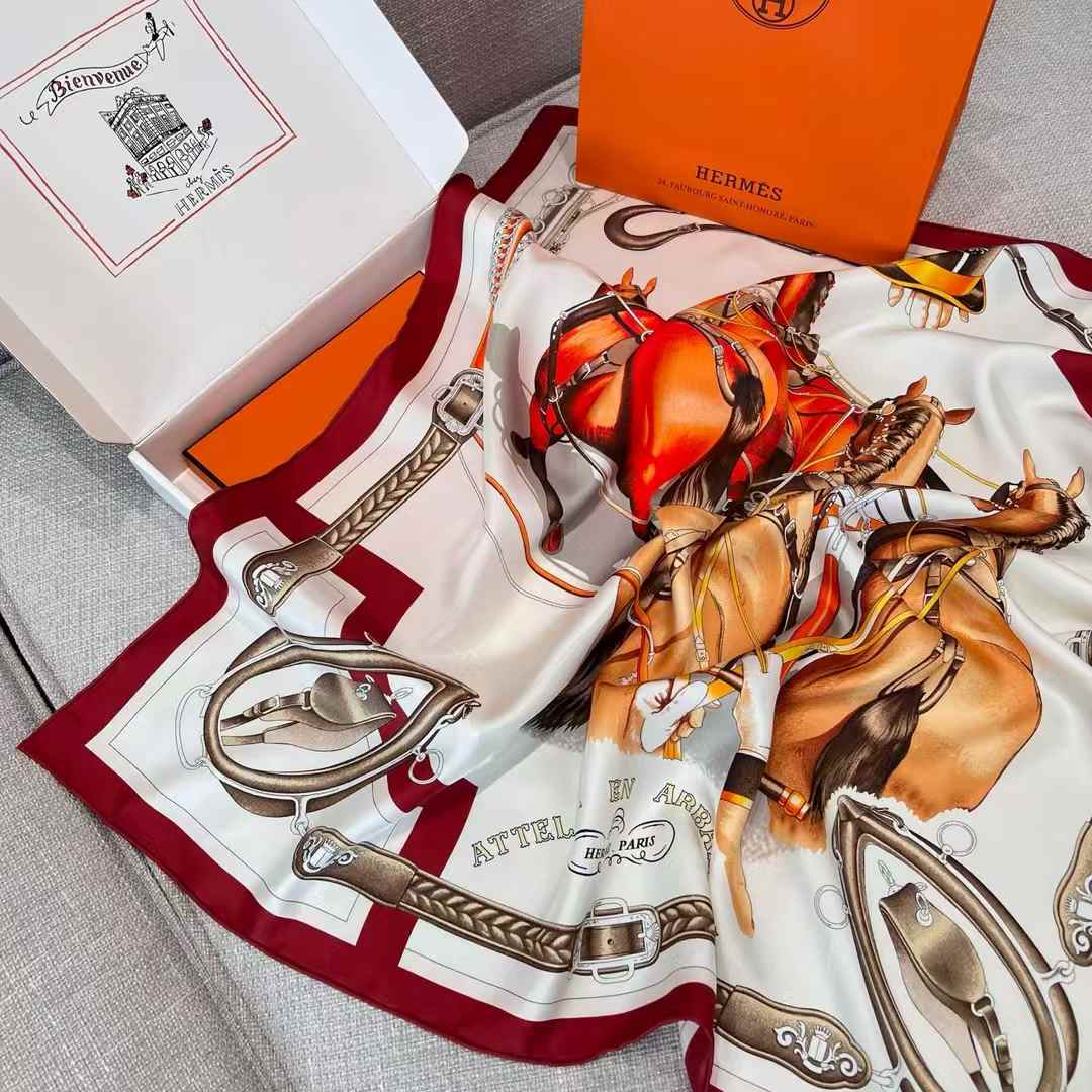 Hermès Square scarf view 8