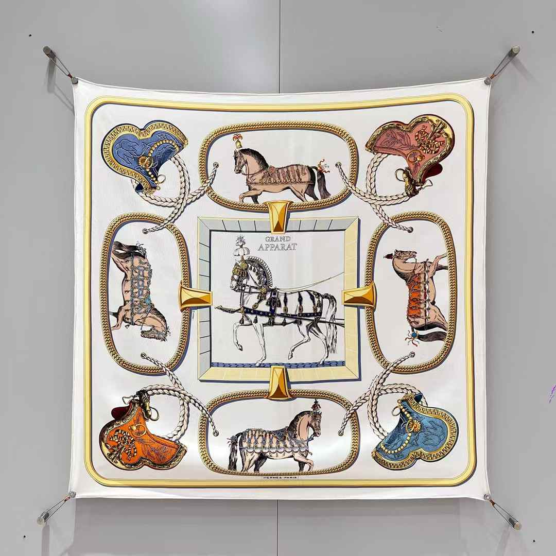 Hermès Square scarf view 1