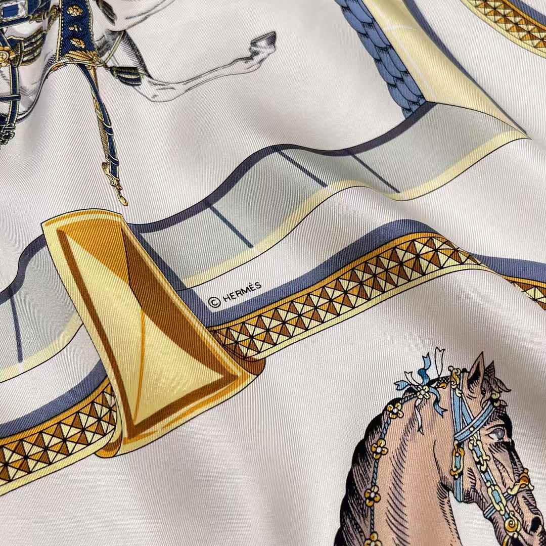 Hermès Square scarf view 3