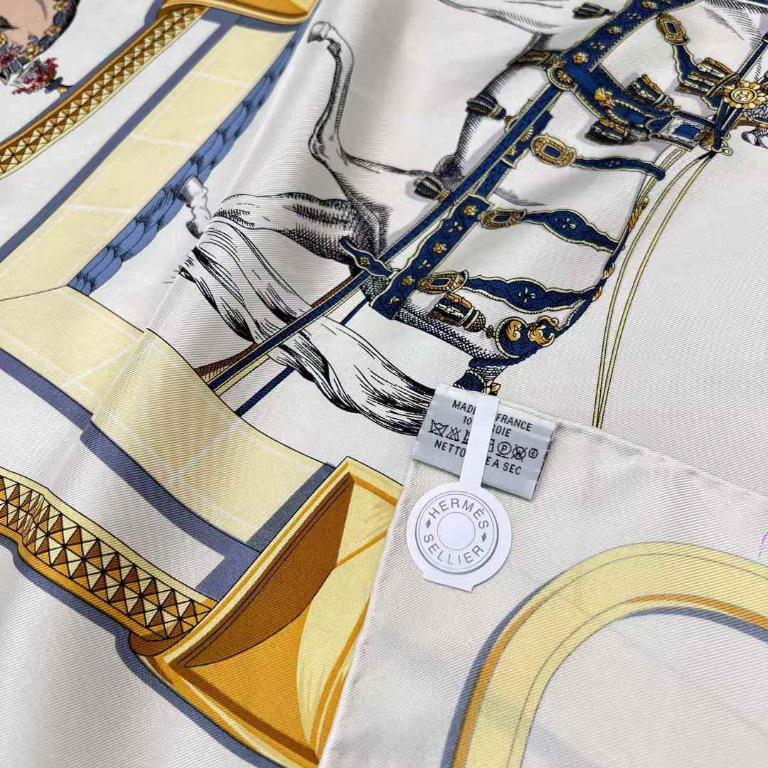 Hermès Square scarf view 4