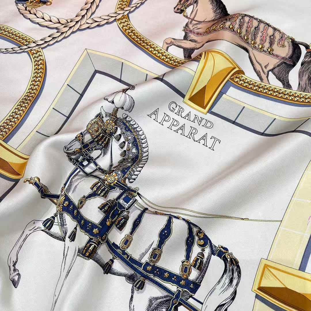Hermès Square scarf view 5