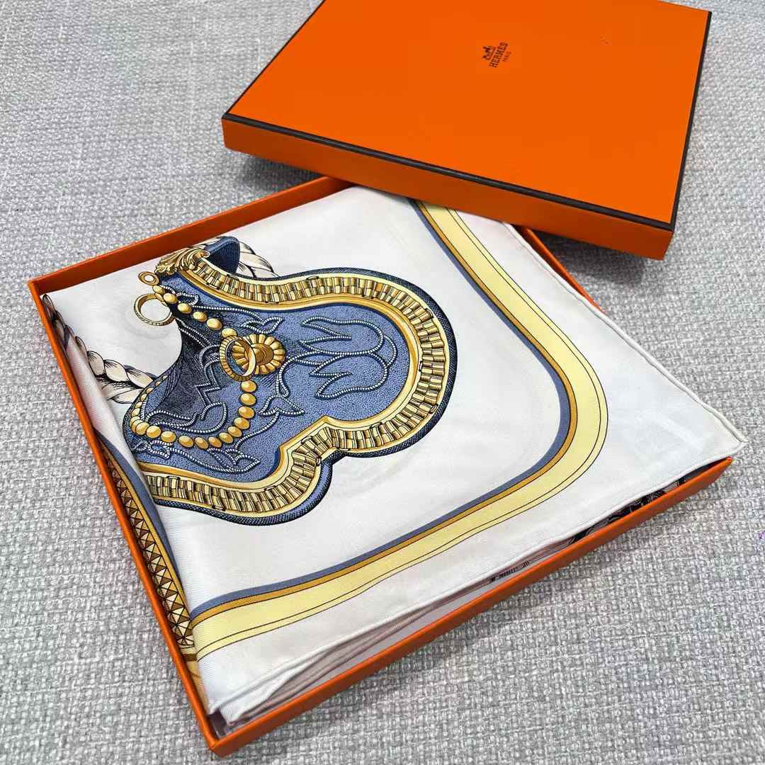 Hermès Square scarf view 6