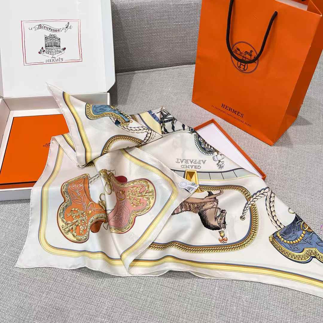 Hermès Square scarf view 7