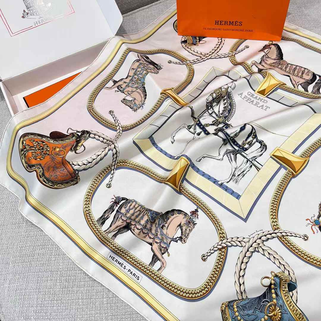 Hermès Square scarf view 8