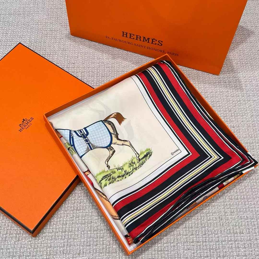 Hermès Square scarf view 5