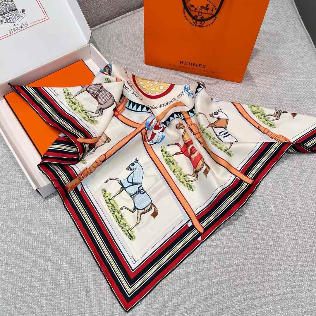 Hermès Square scarf view 7