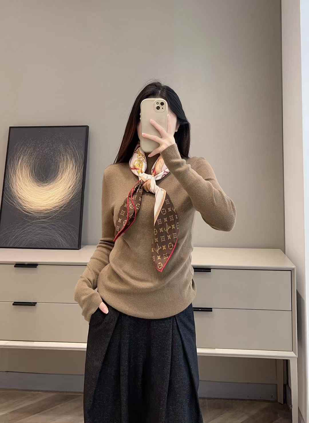 Louis Vuitton Square scarf view 9