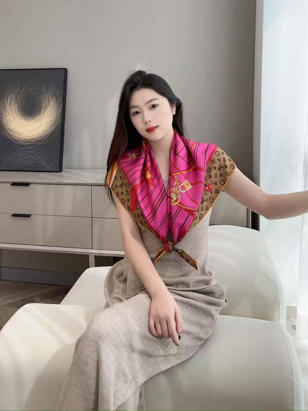 Louis Vuitton Square scarf view 9