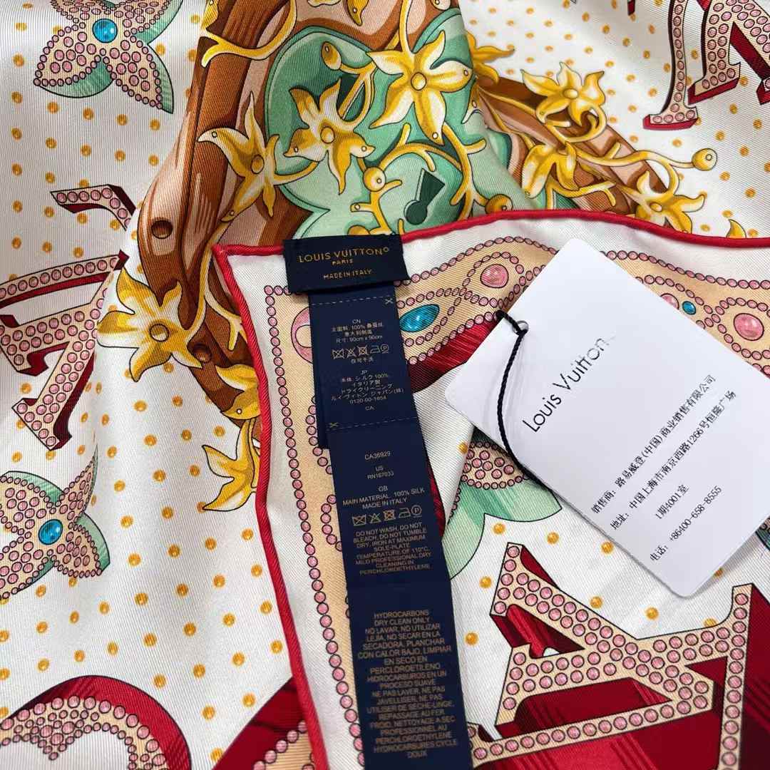 Louis Vuitton Square scarf view 4