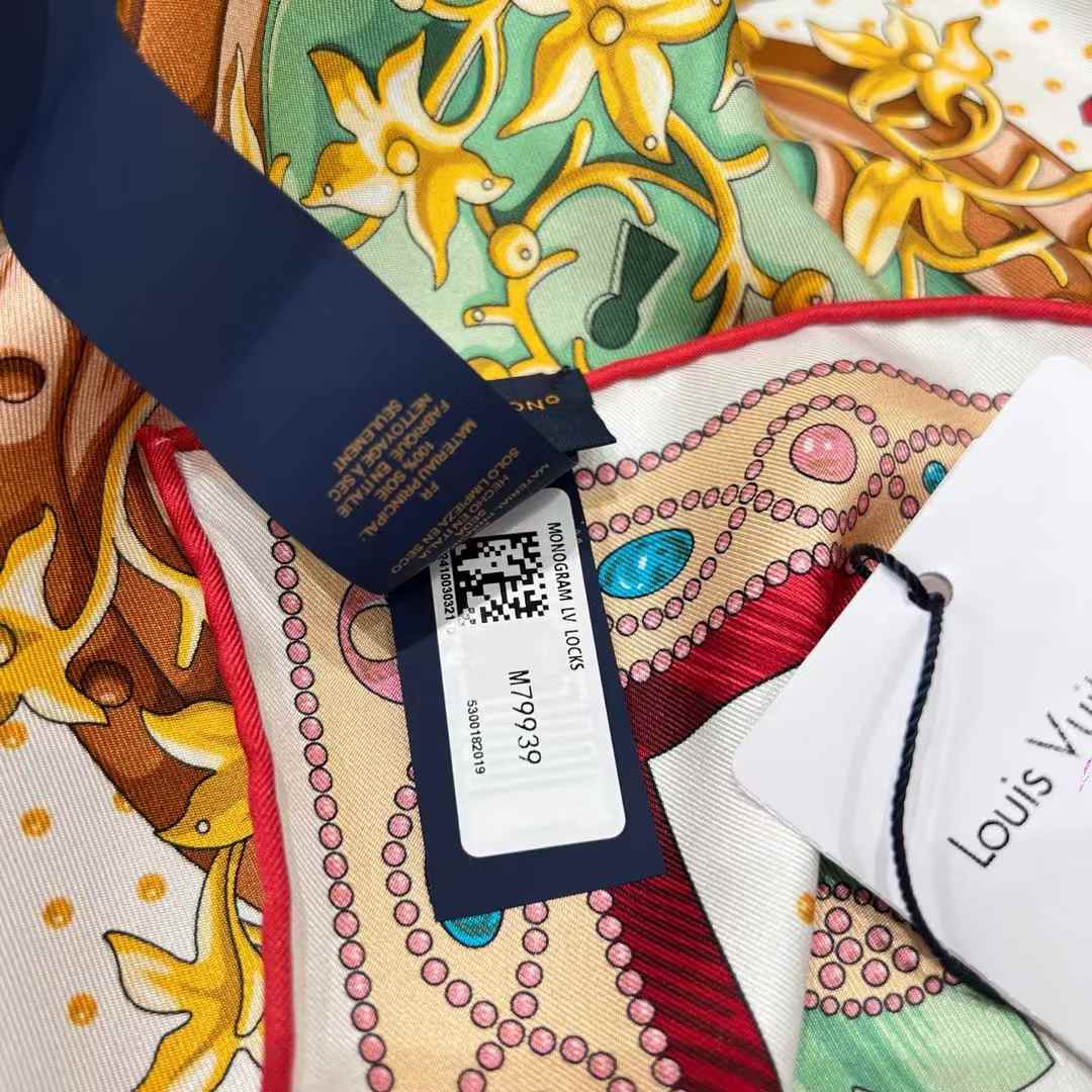 Louis Vuitton Square scarf view 5