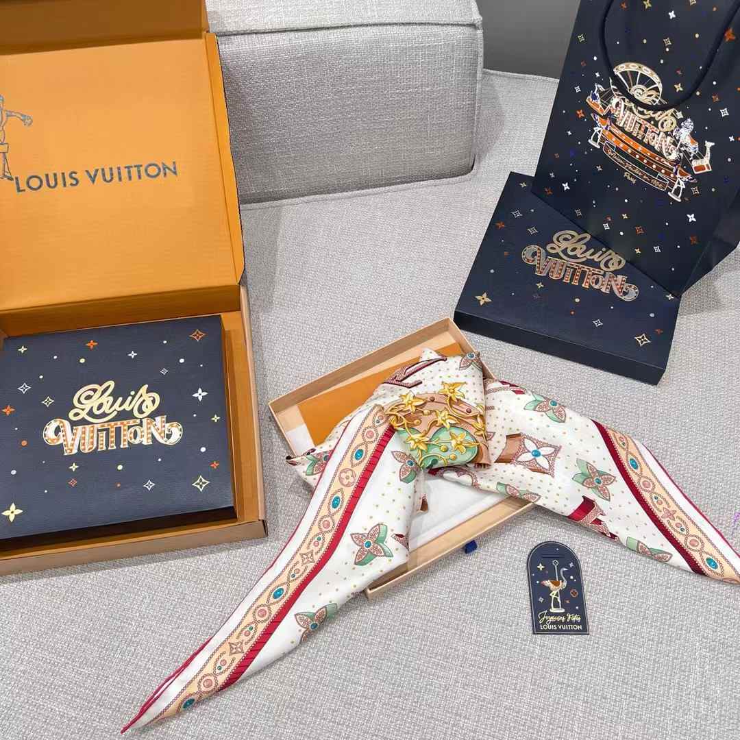 Louis Vuitton Square scarf view 7