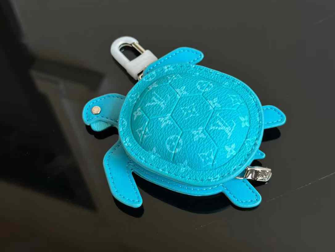 Louis Vuitton Turtle pendant view 2