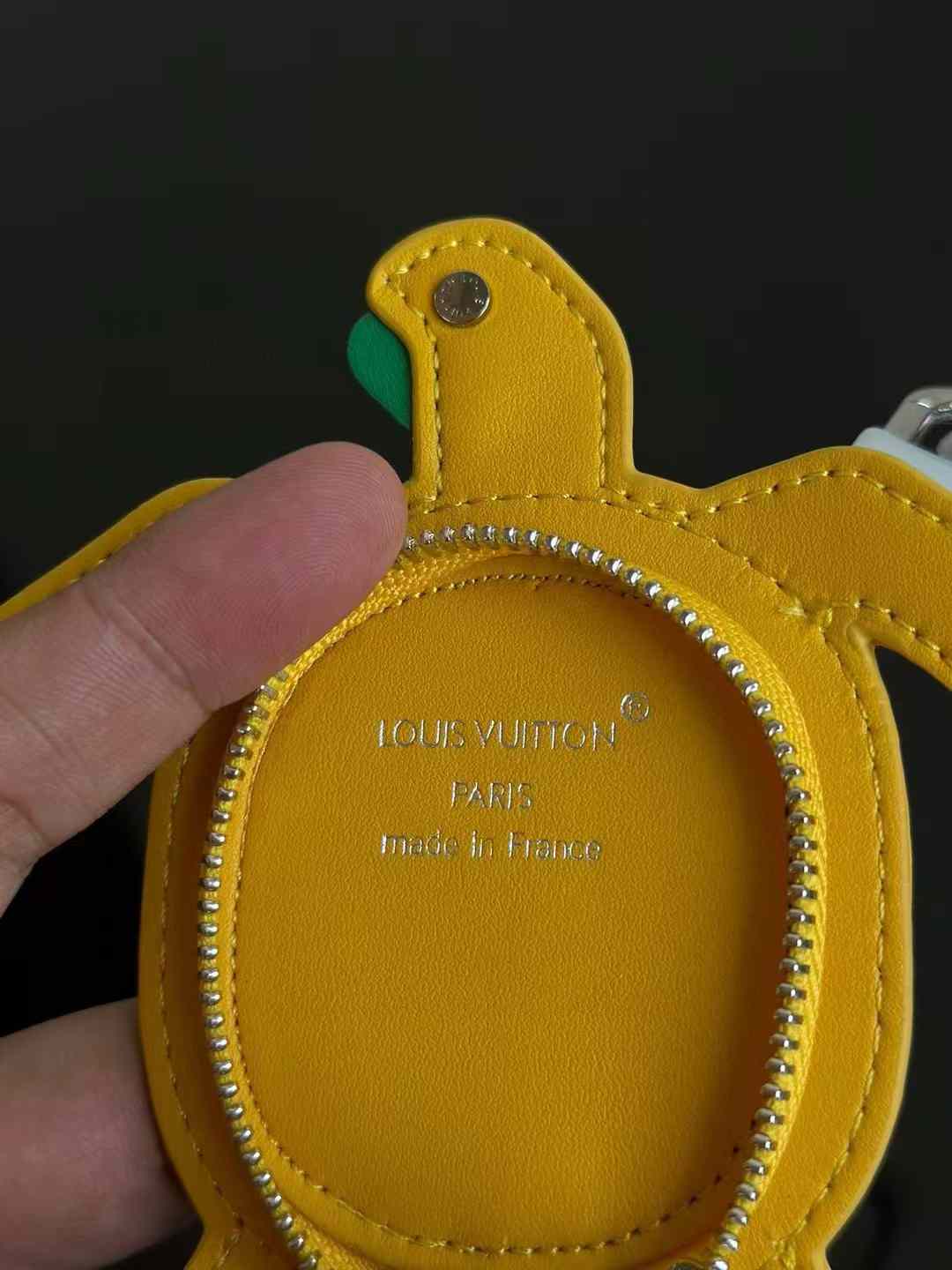 Louis Vuitton Turtle pendant view 6