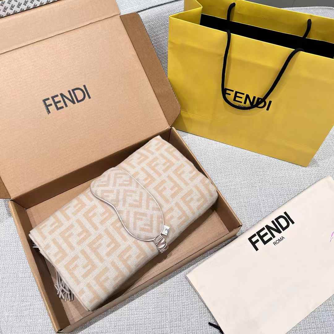 Fendi Blanket&Eye mask view 6