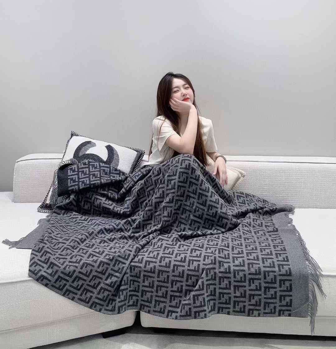 Fendi Blanket&Eye mask view 1