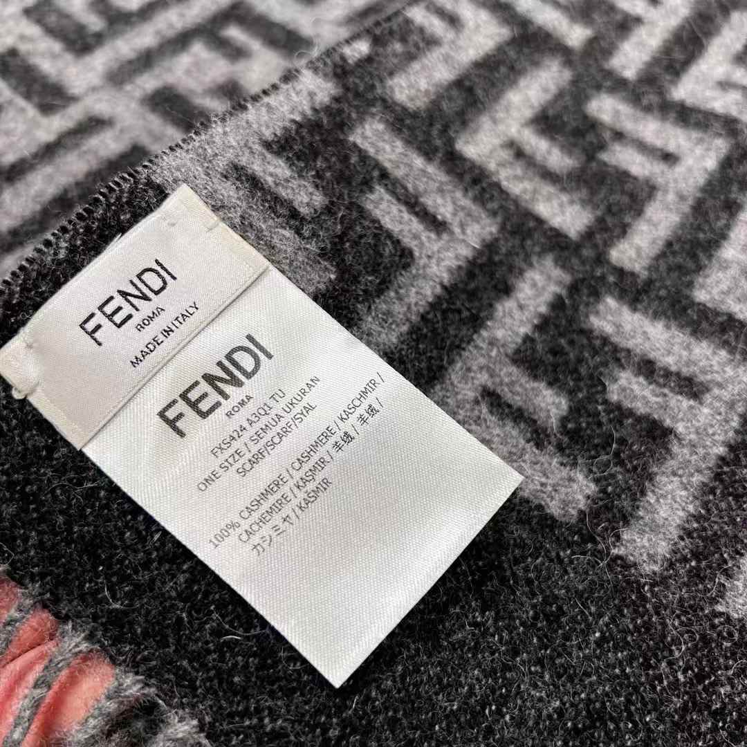 Fendi Blanket&Eye mask view 3