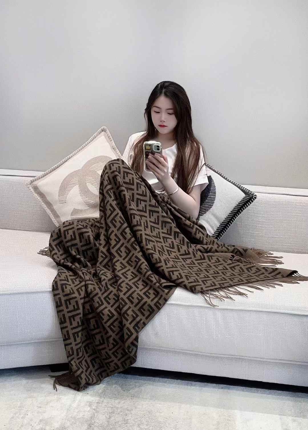 Fendi Blanket&Eye mask view 1