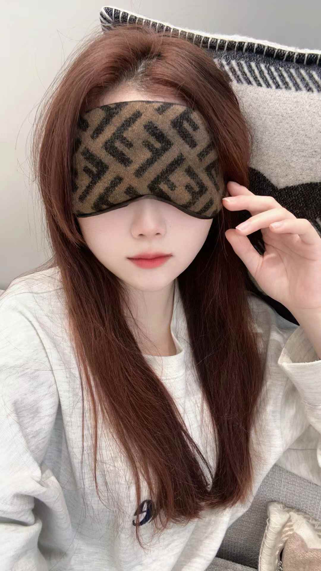 Fendi Blanket&Eye mask view 8