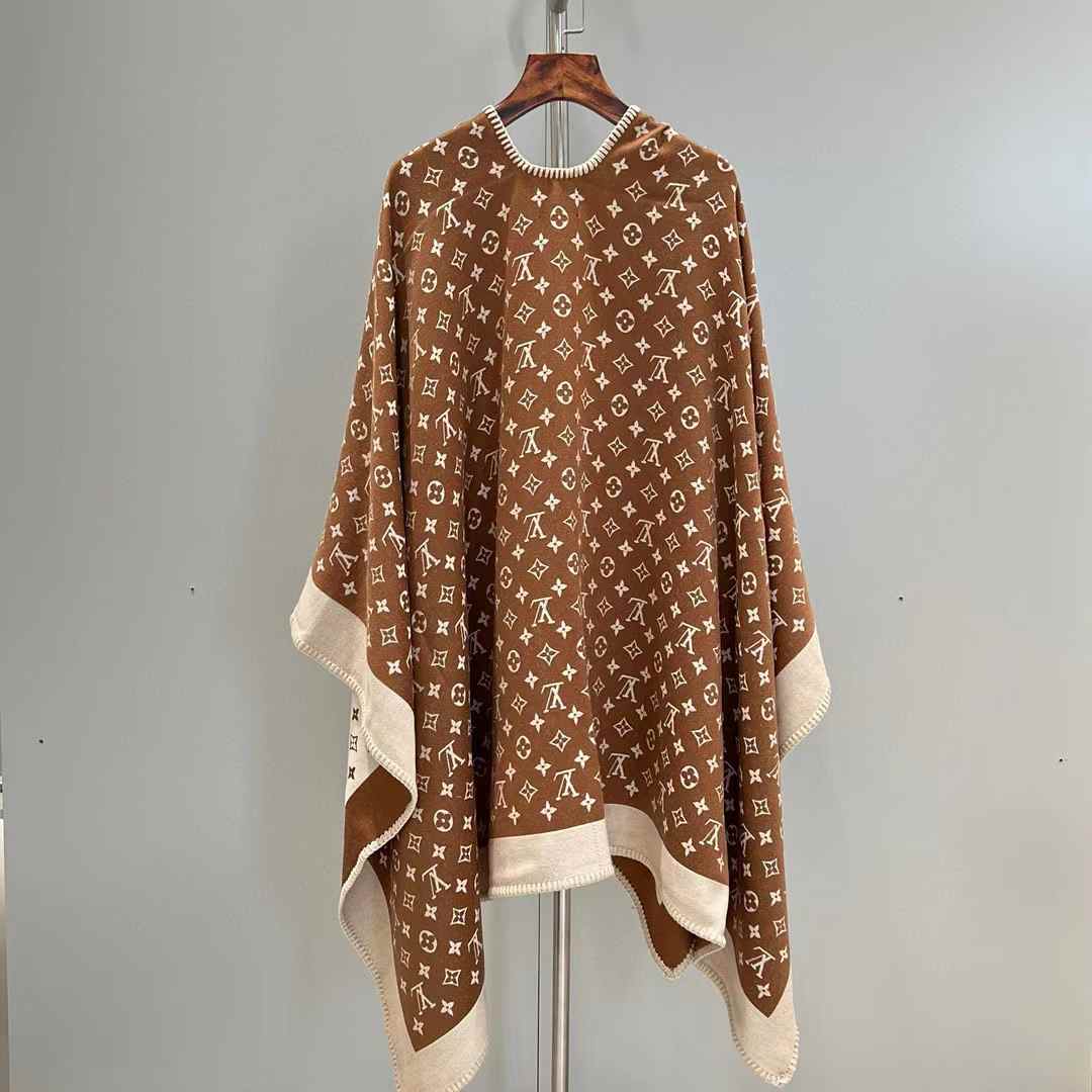 Louis Vuitton Capes view 3