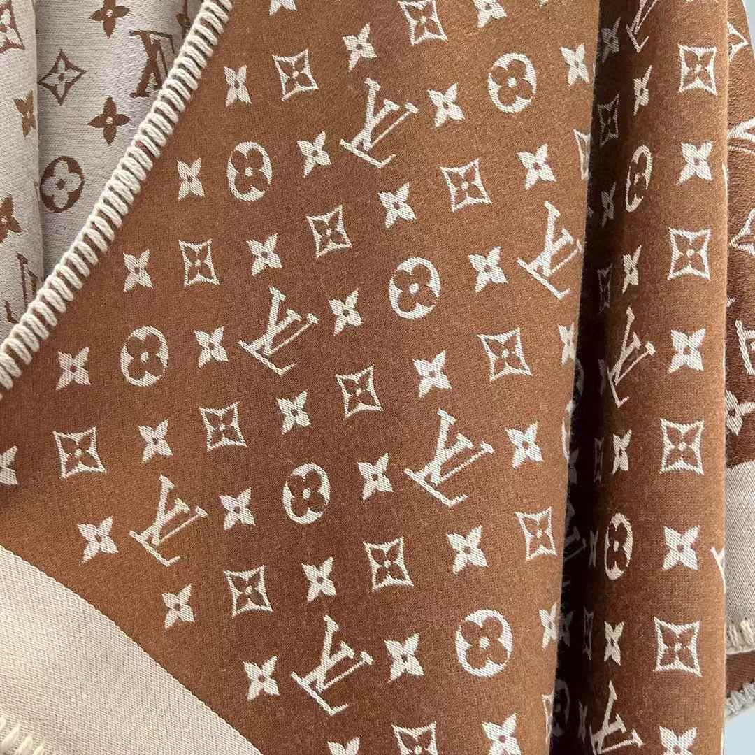 Louis Vuitton Capes view 6