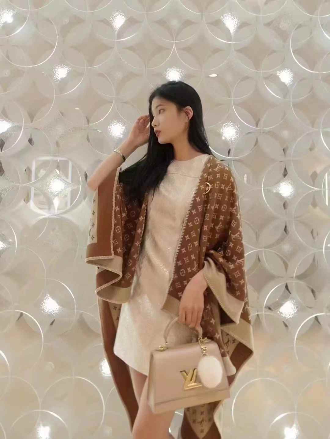 Louis Vuitton Capes view 9