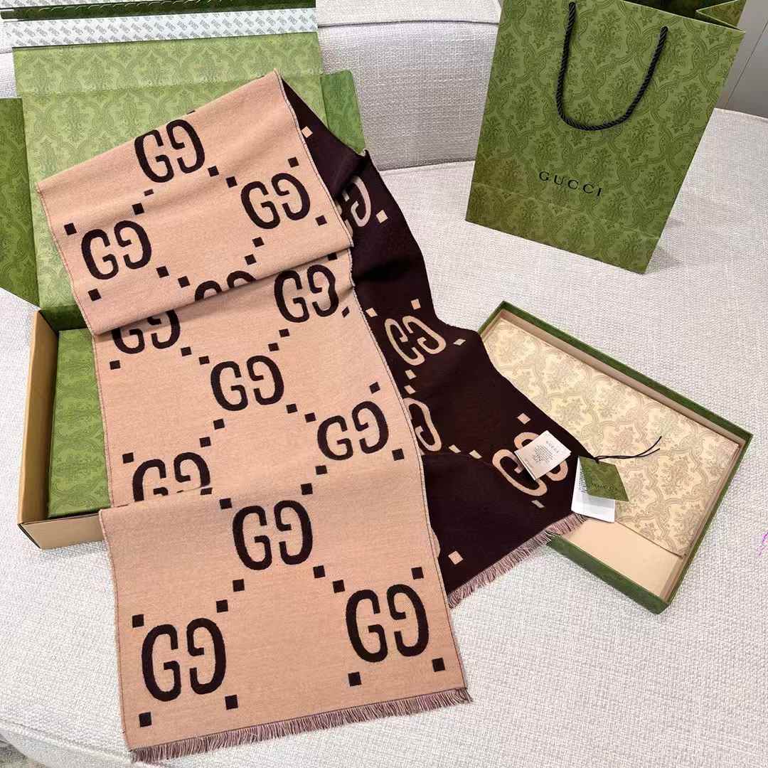 Gucci Classic scarf view 2