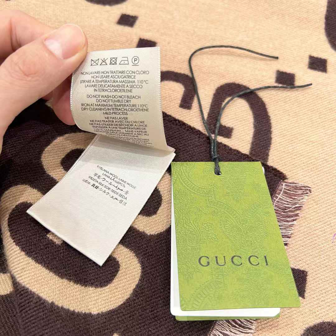 Gucci Classic scarf view 3