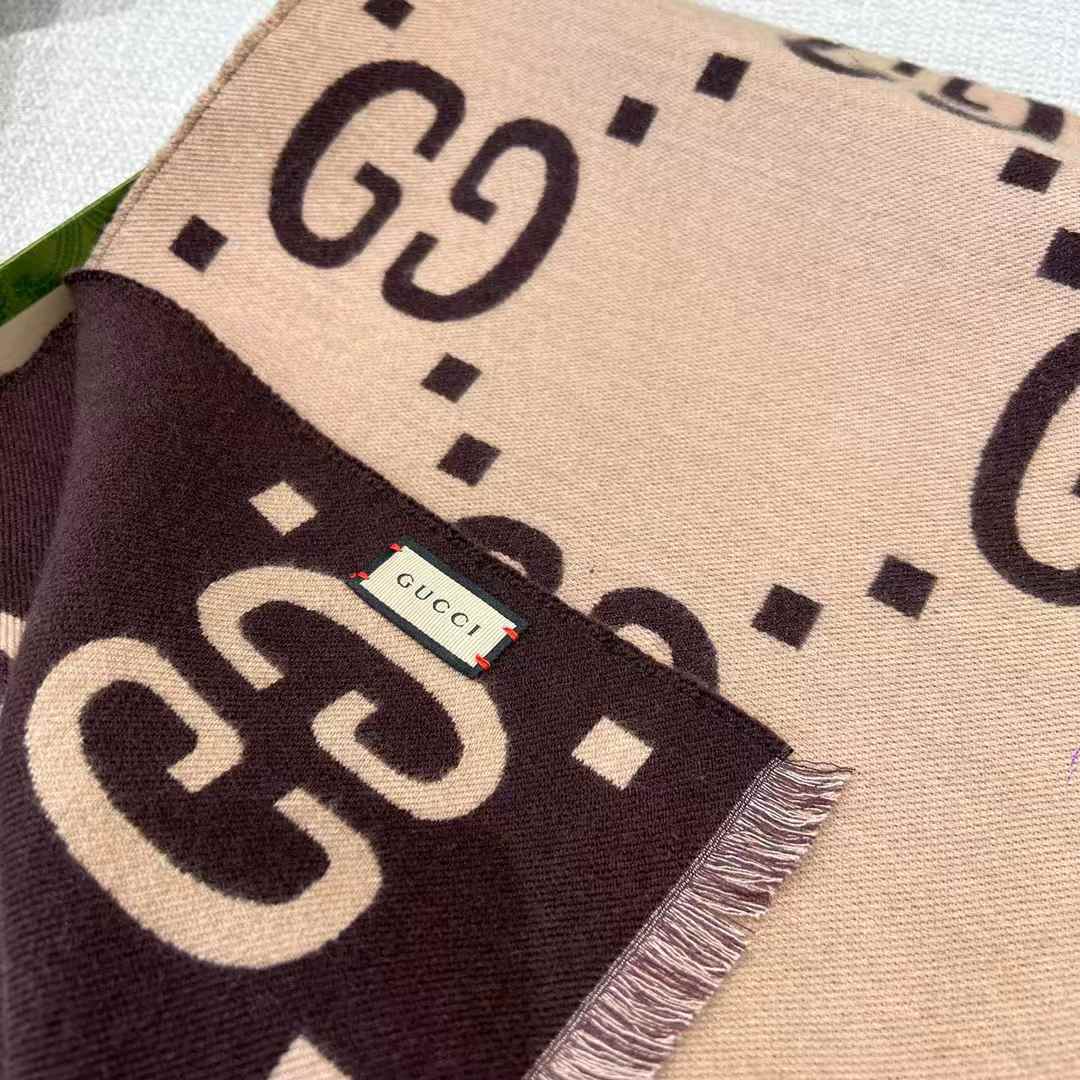 Gucci Classic scarf view 6