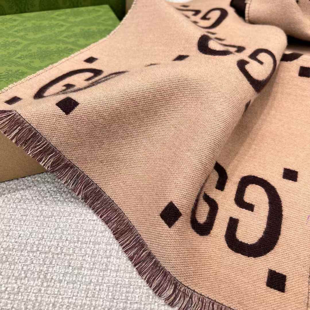 Gucci Classic scarf view 7