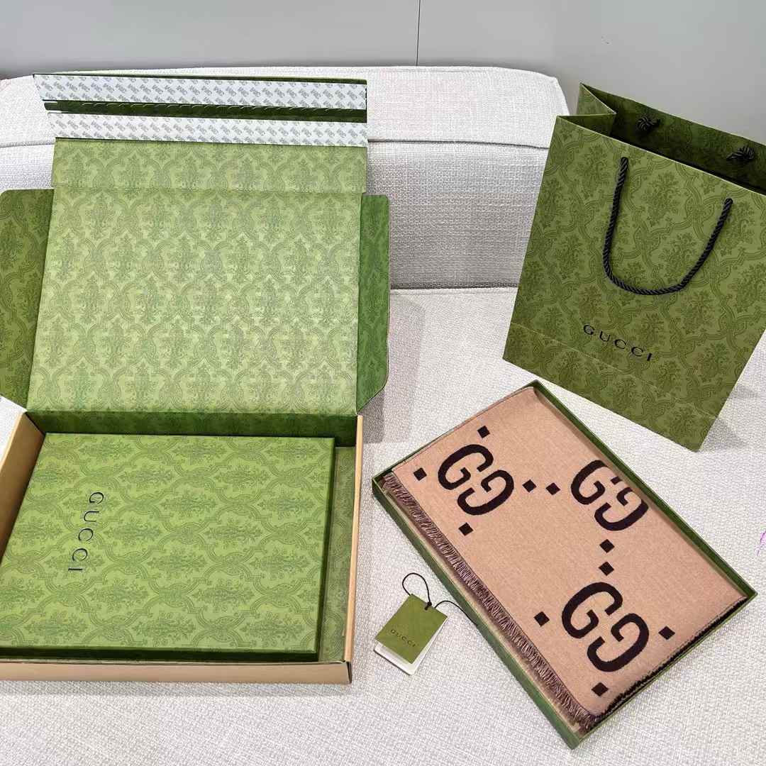 Gucci Classic scarf view 9