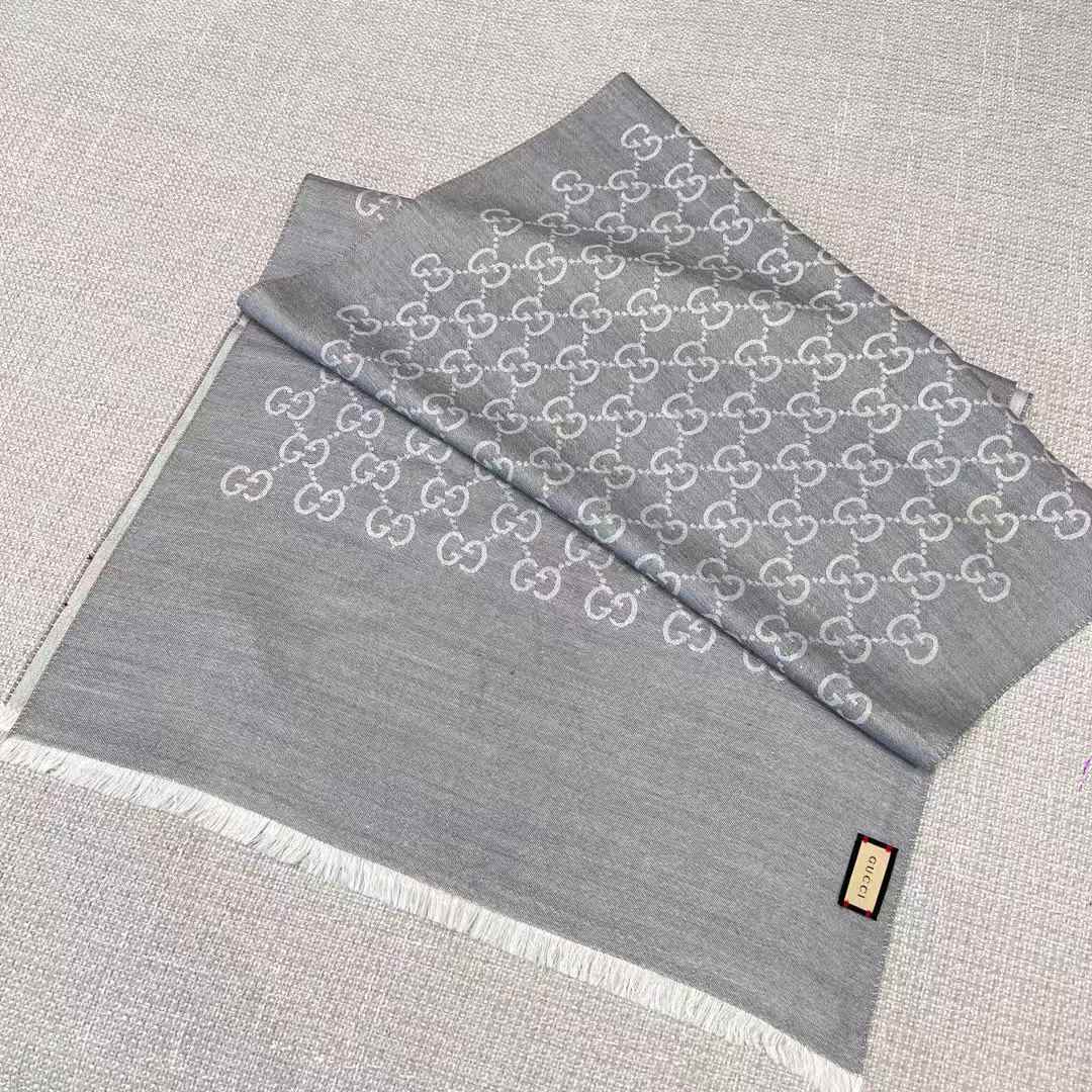 Gucci Double scarf view 3