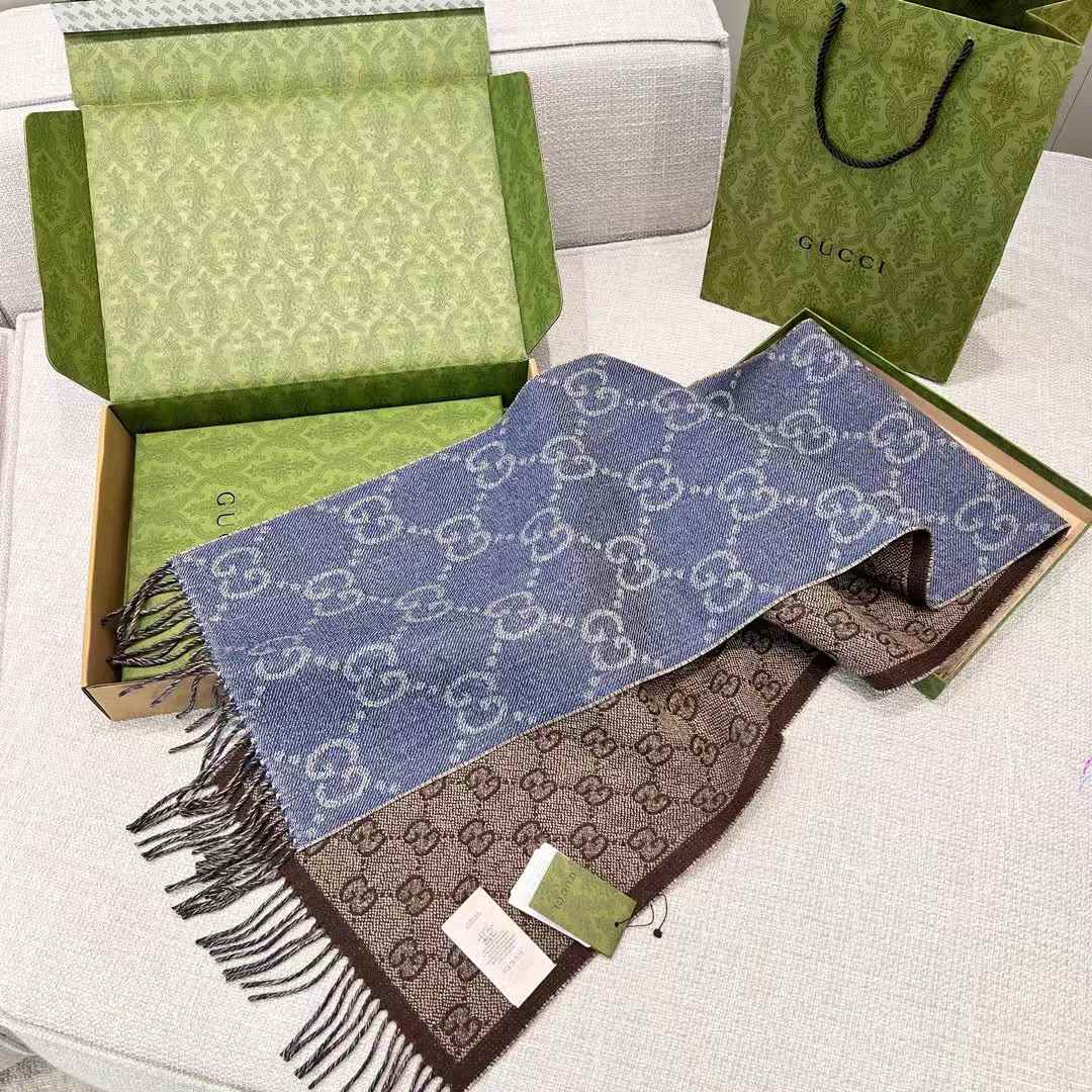 Gucci Double scarf view 2