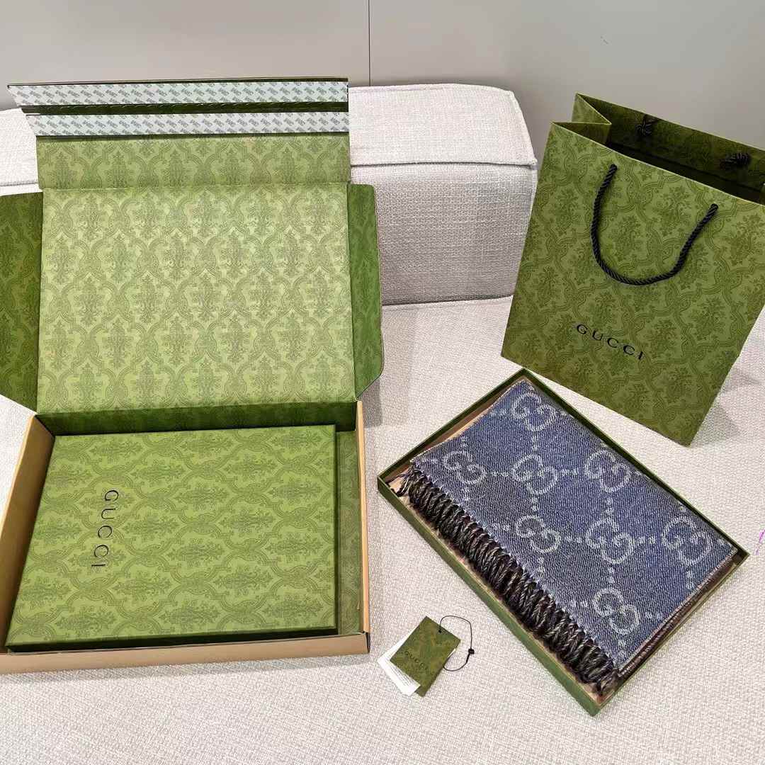 Gucci Double scarf view 4