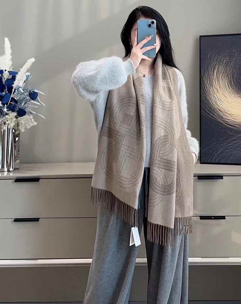 Hermès Scarf view 1