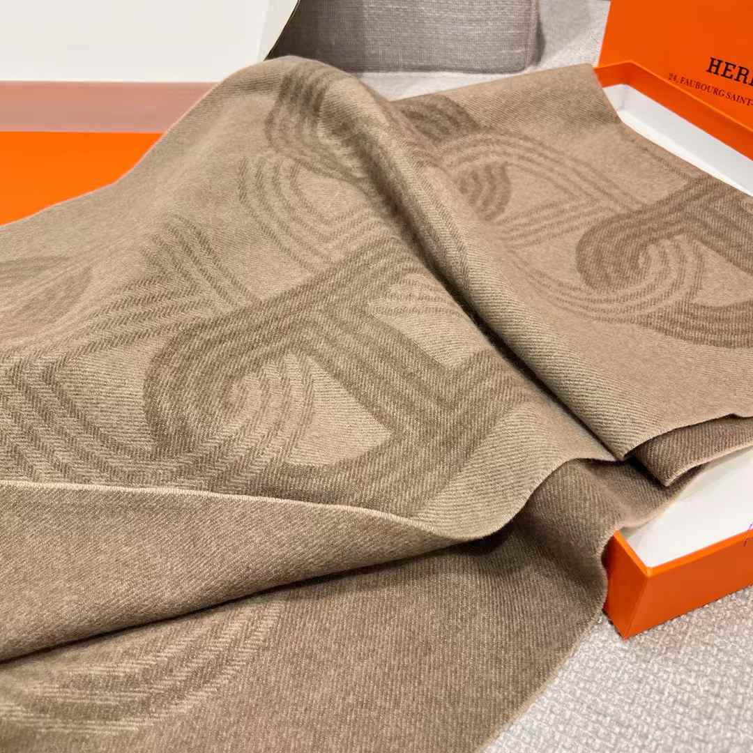 Hermès Scarf view 7