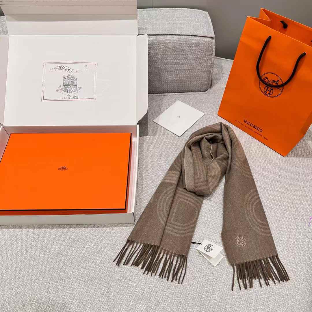 Hermès Scarf view 8