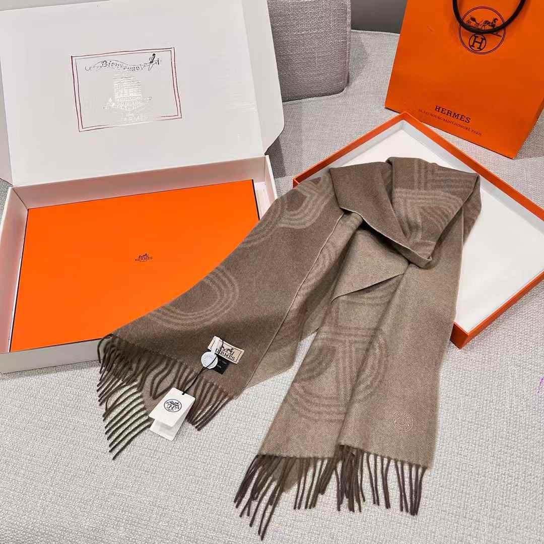 Hermès Scarf view 9