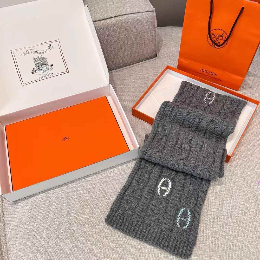 Hermès Scarf view 3