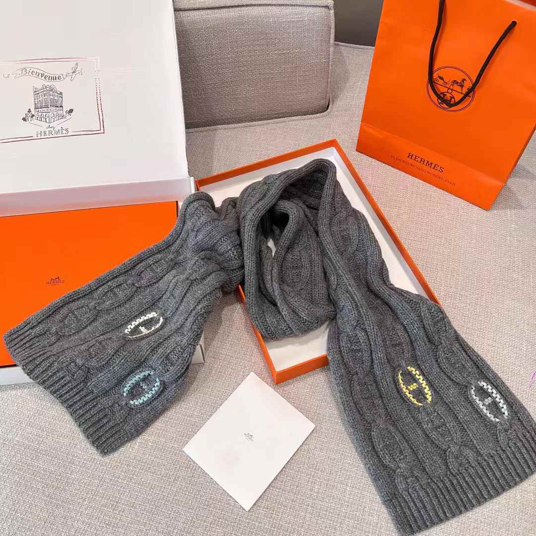 Hermès Scarf view 8
