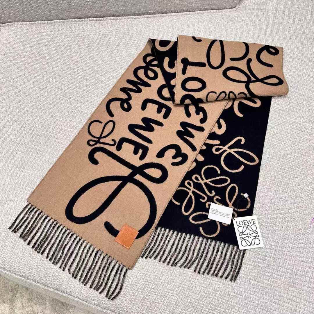 Loewe Double scarf view 2